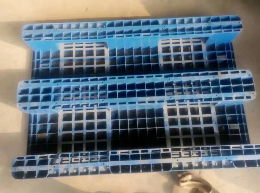 塑料托盤生產(chǎn)尺寸縮小問(wèn)題解決方案